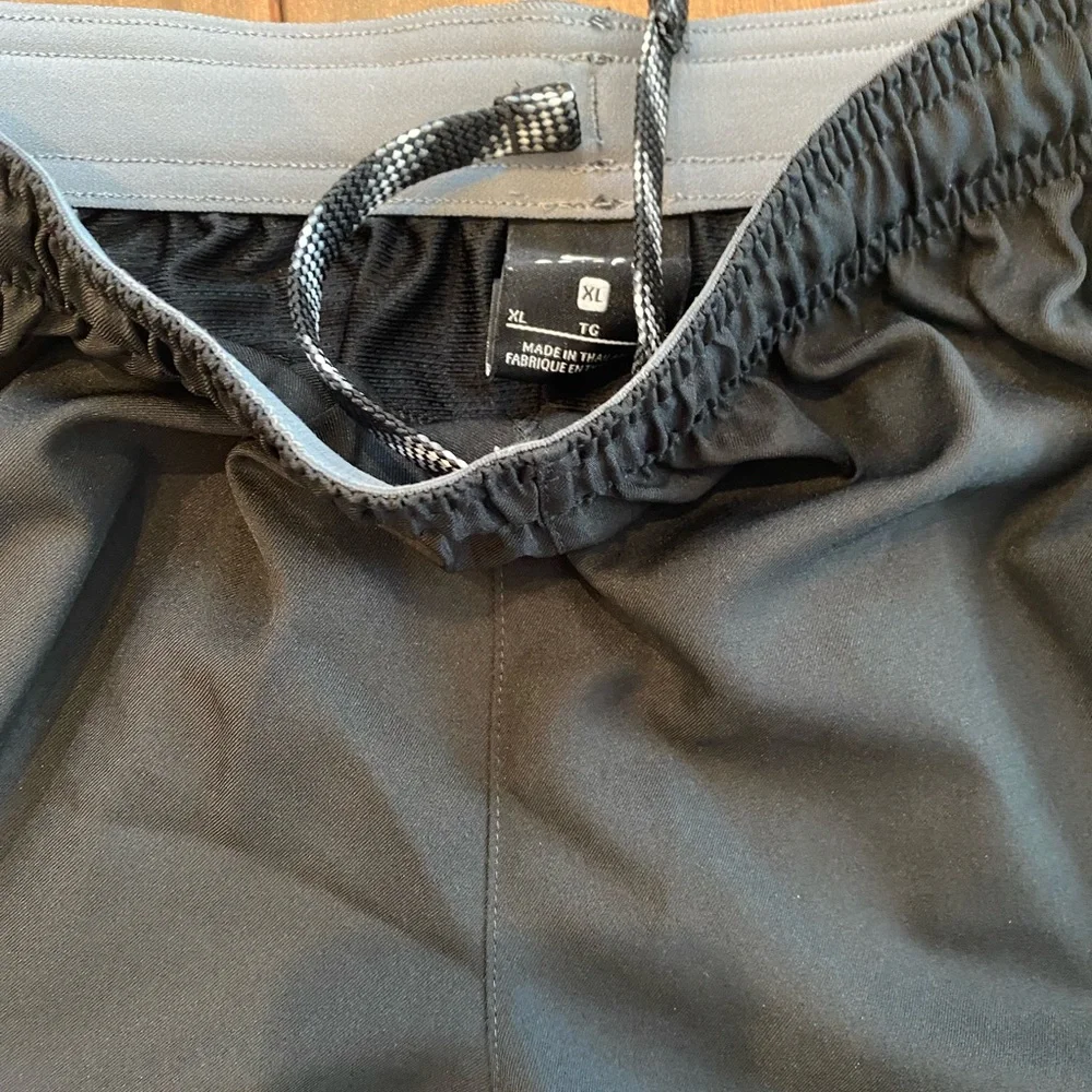Nike girls training shorts size XL